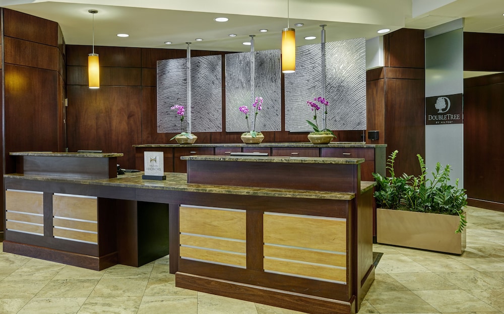 DOUBLETREE BY HILTON HOTEL CHARLOTTE 13/76