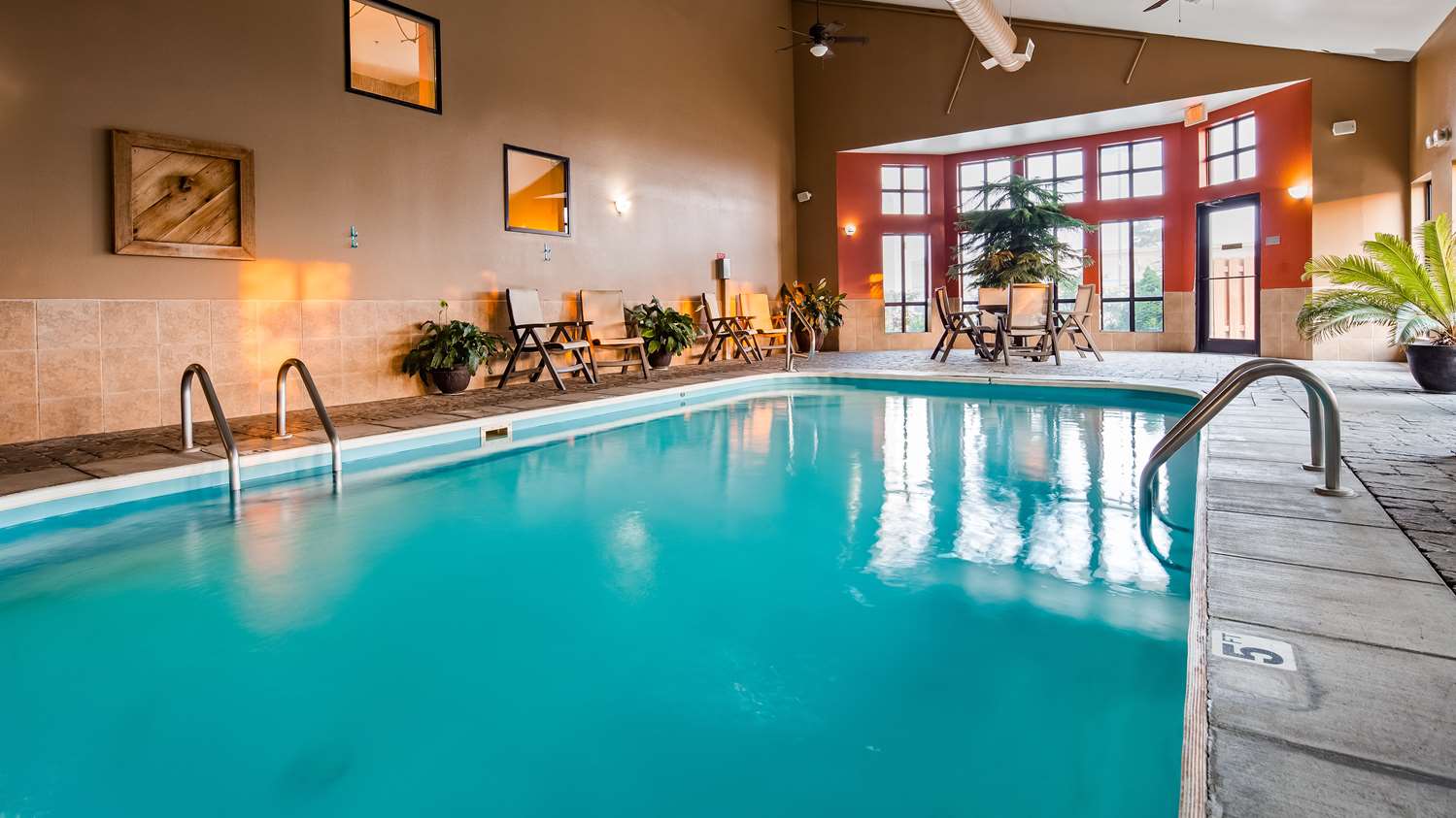 Best Western Plus Country Inn & Suites 28/35