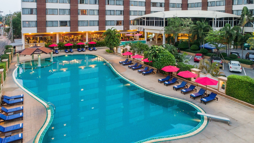 Mountain Beach Hotel 67/73