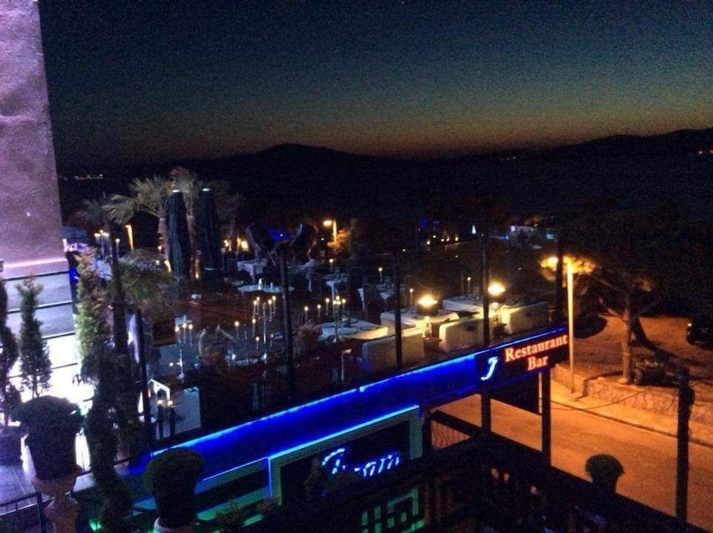 Camlik 87 Hotel Ayvalik 60/63