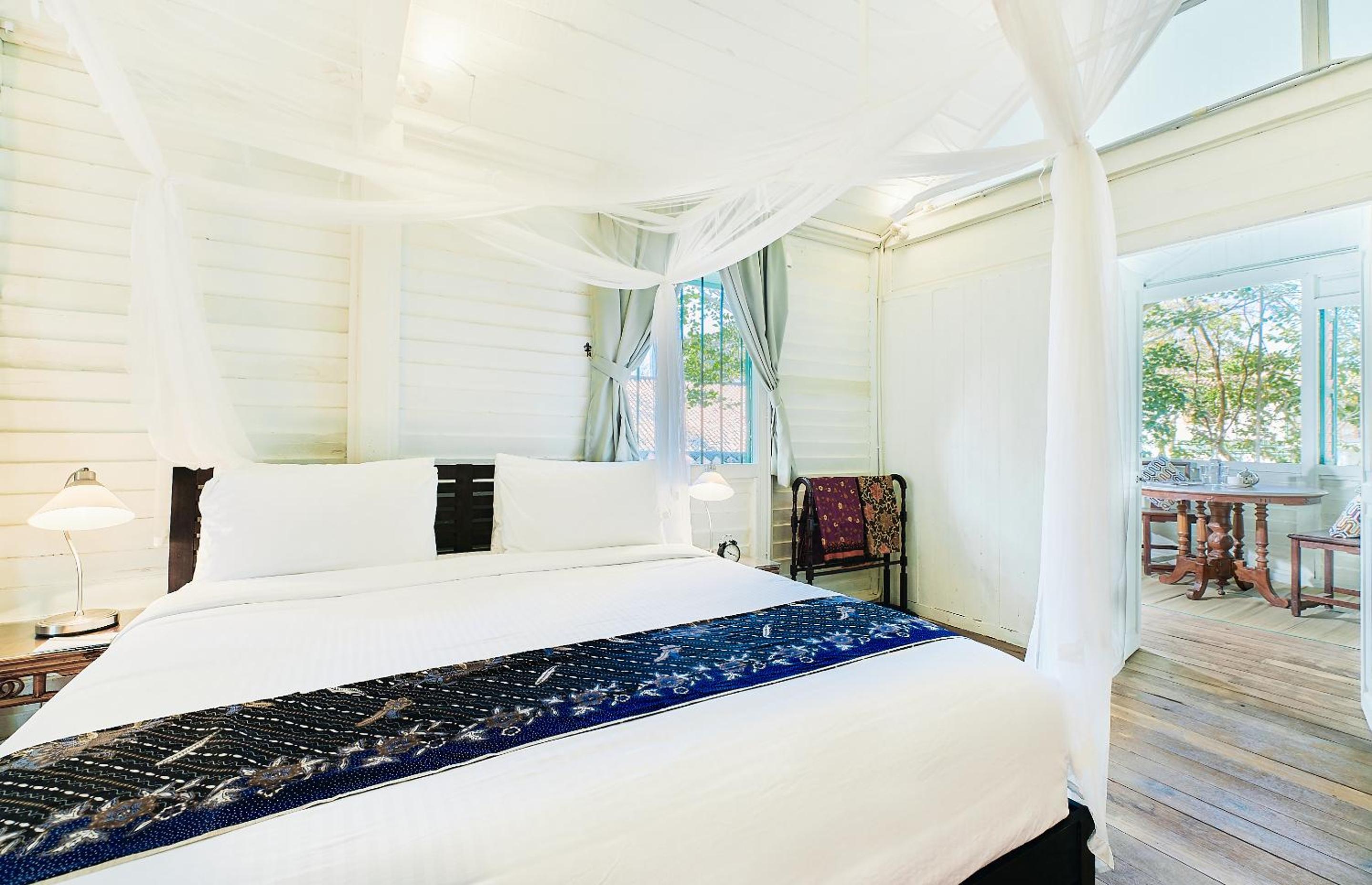 Colonial, Suite, House, King Bed
