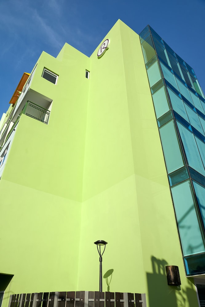 R Hotel Kingston 1/41