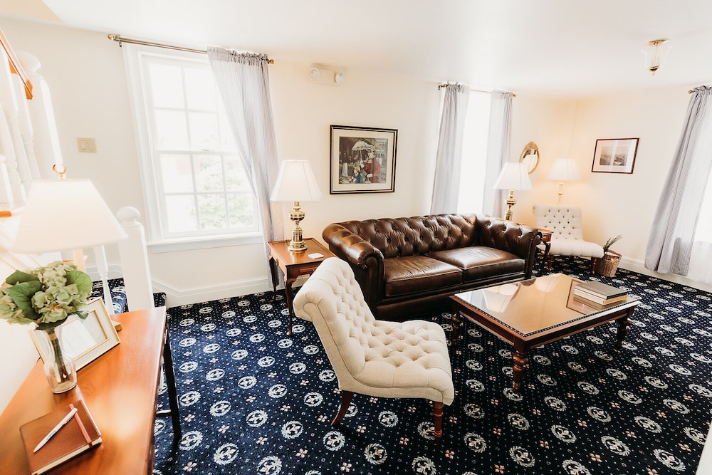 The Rochester Inn, A Historic Hotel 38/70