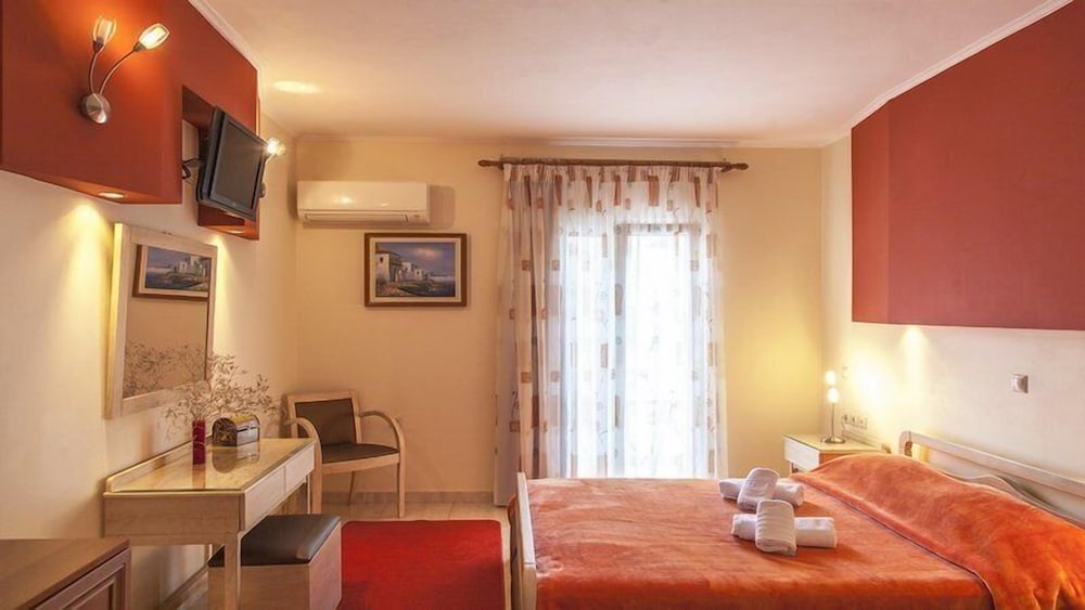 Pirofani Hotel 16/50