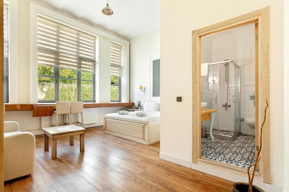 Cezayir Rooms 42/60