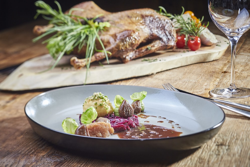 HAUS WOLF IM ALPINE PALACE NEW BALANCE LUXUS RESORT 40/50