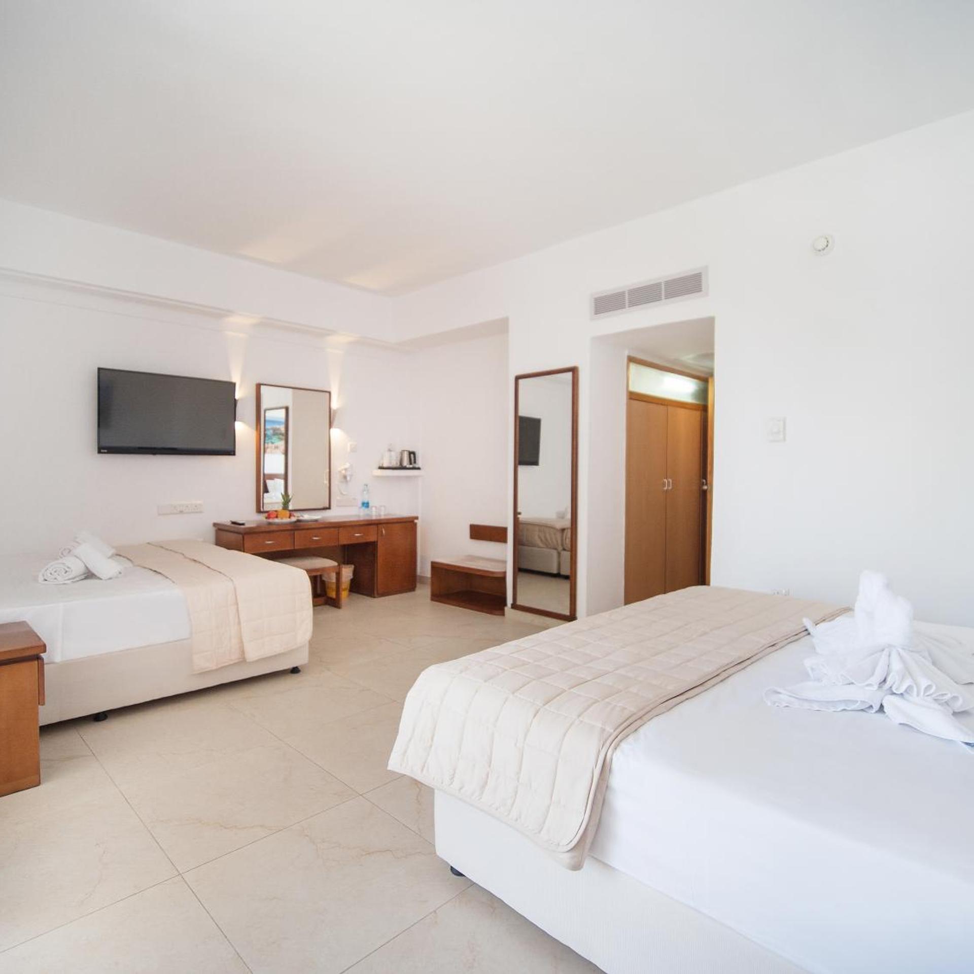 غرفة عائلية بسرير فردي بإطلالة على المسبح، Avlida Hotel 2/6