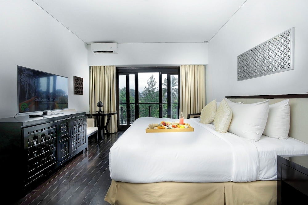 Lido Lake Resort by MNC Hotel 13/63