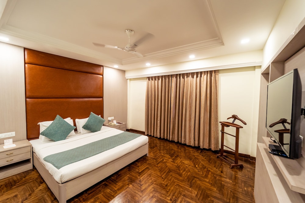 Senior, Suite, King Bed