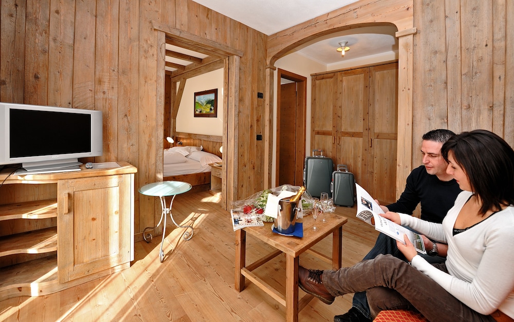 Hotel Touring 60/77