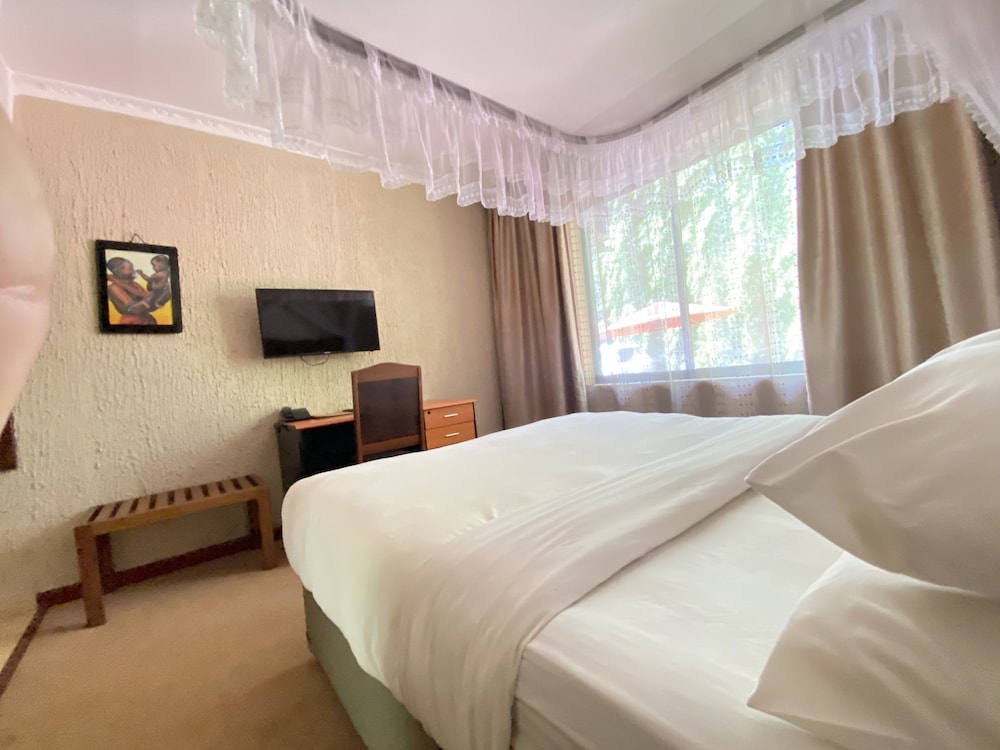 Sangana Lodge 12/50