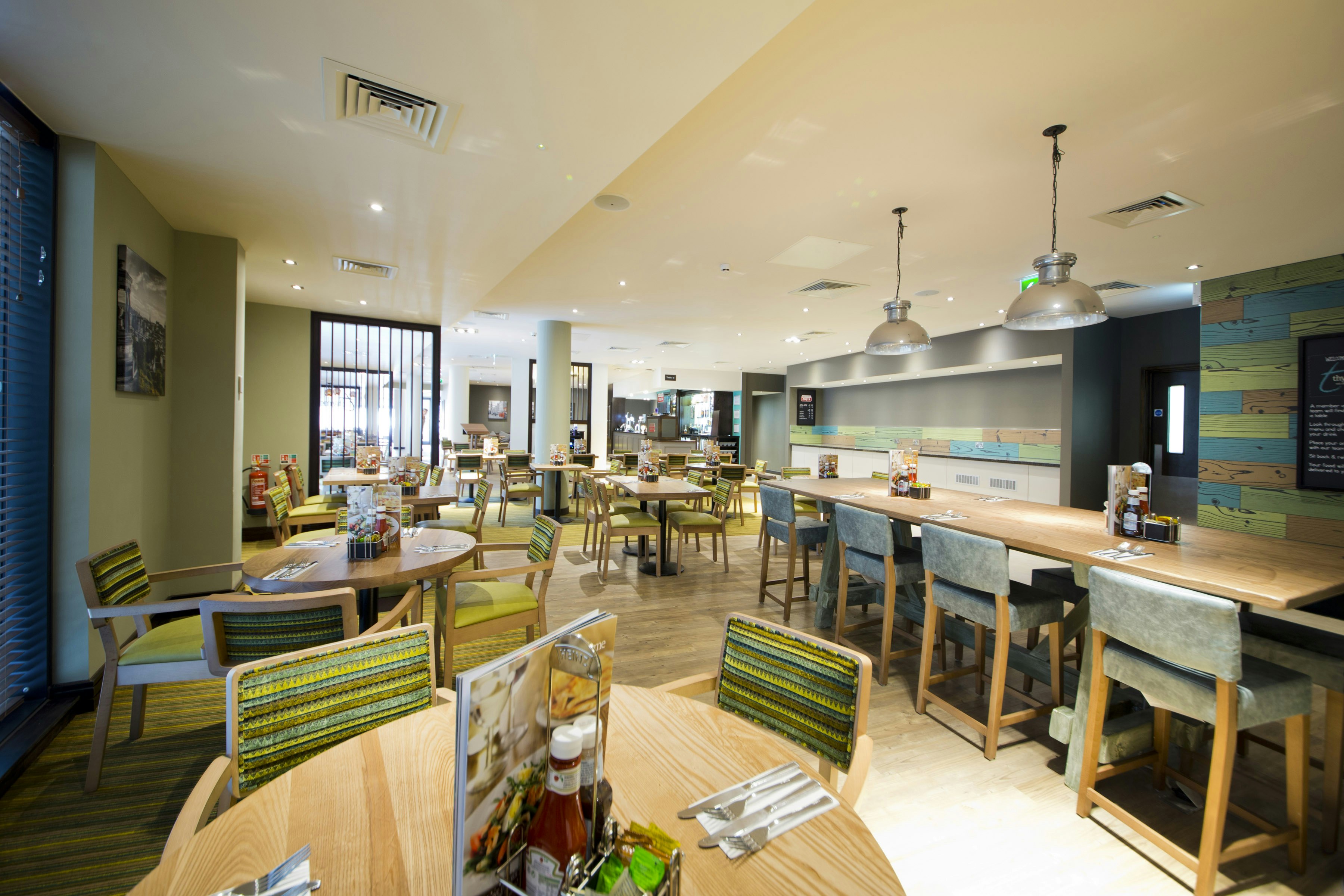 Premier Inn Edinburgh City Centre Royal Mile 24/37