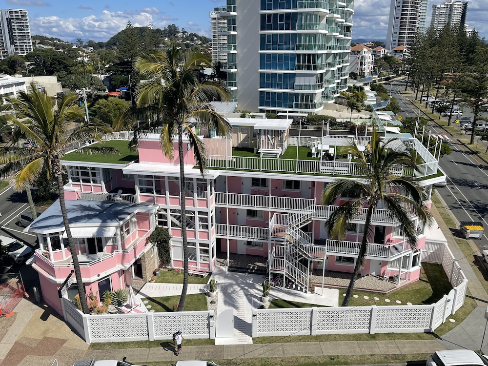 The Pink Hotel Coolangatta 41/50