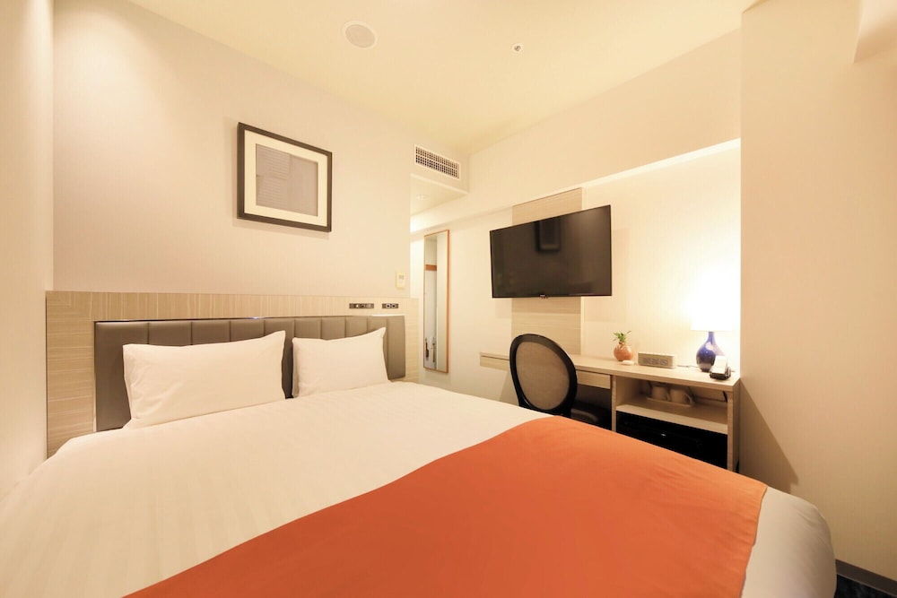 STANDARD, QUEEN BED