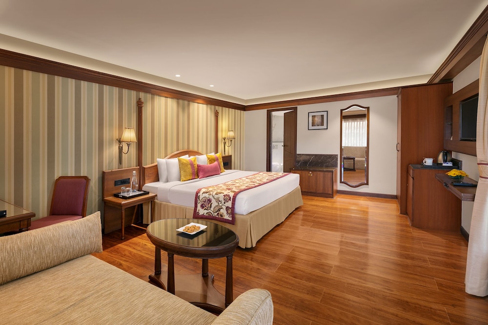 Shervani Hilltop 14/50
