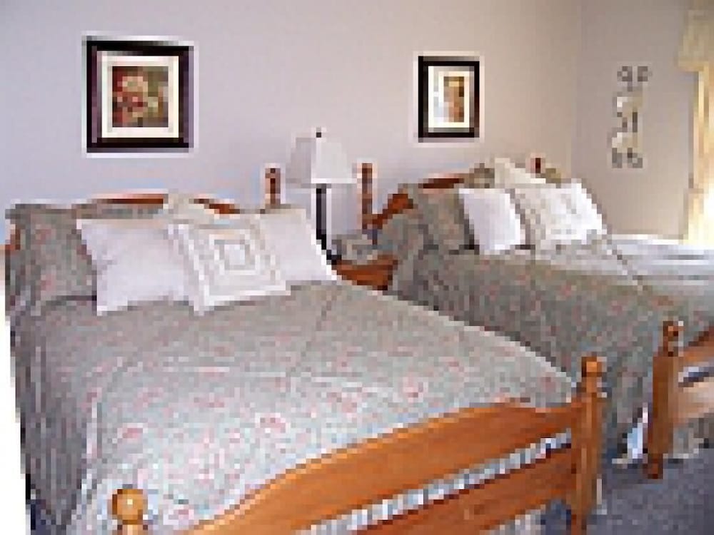 Camelot Restaurant Inn 9/50