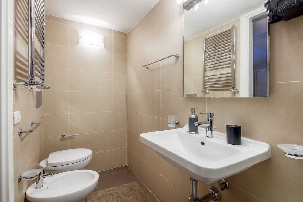 NO 9 COLOSSEO LUXURY SUITES 45/50