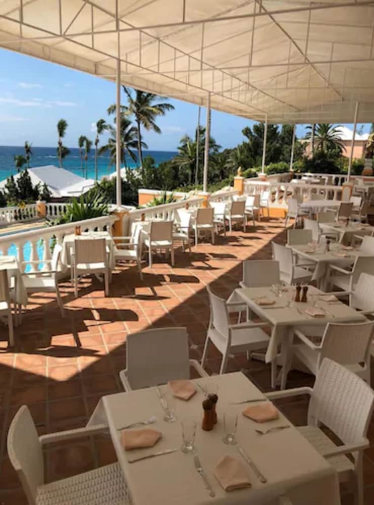 Coco Reef Bermuda 49/62