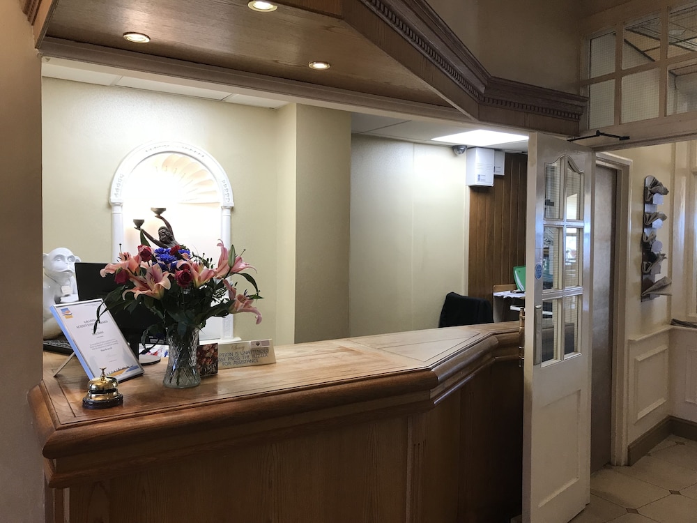 Pier Hotel 6/50