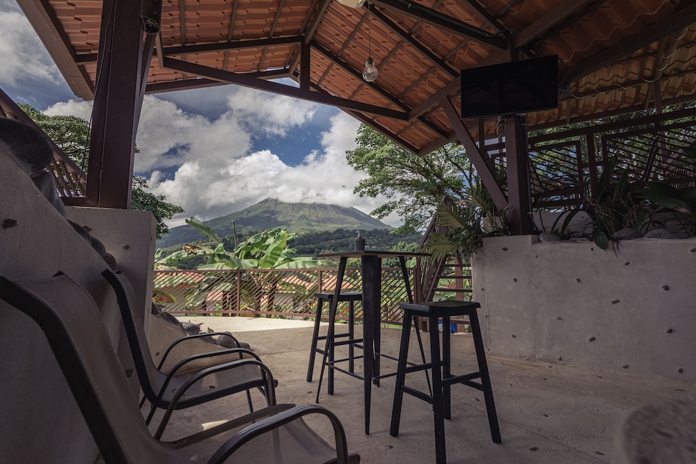 Hotel Miradas Arenal 82/96
