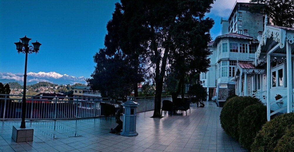 Summit Swiss Heritage Hotel 58/72
