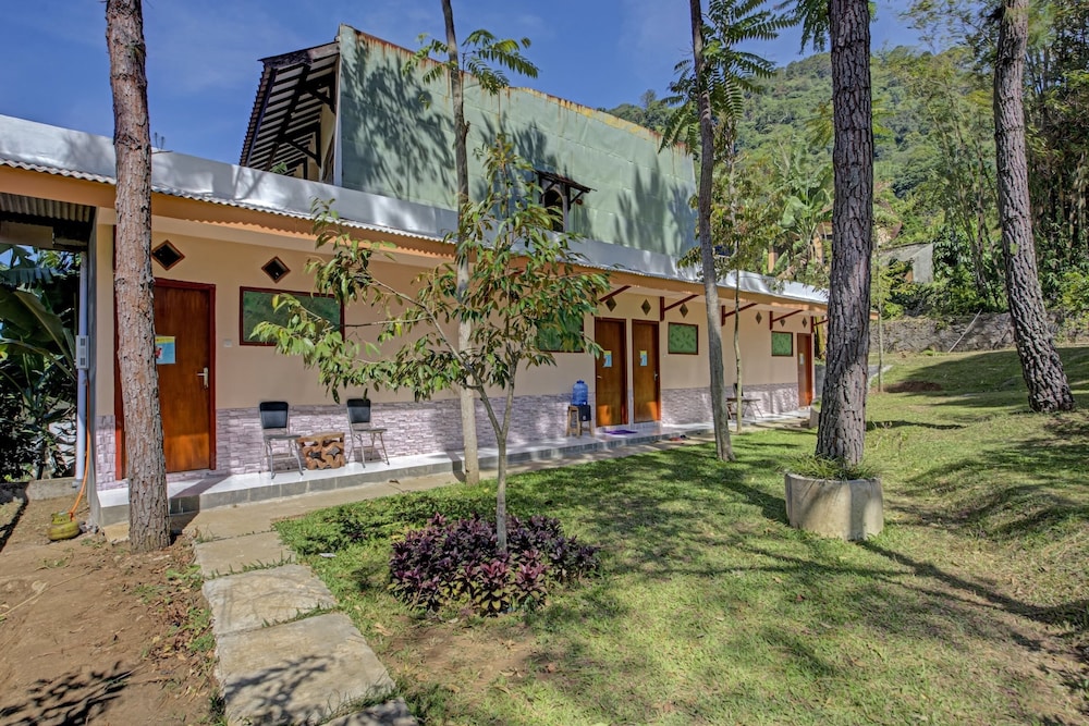 Hotel O Villa Inn App Trawas Bintaro Syariah 21/28