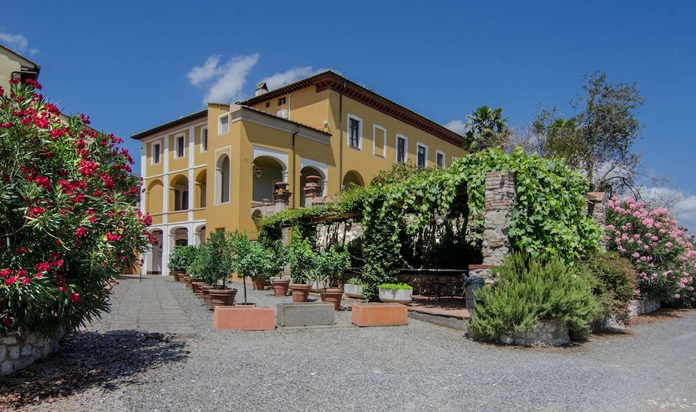 Villa Cheli Hotel 63/75