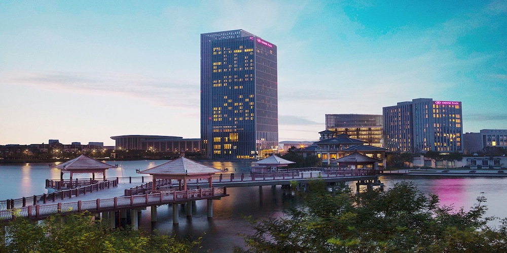 Crowne Plaza Tianjin Meijiangnan 46/49