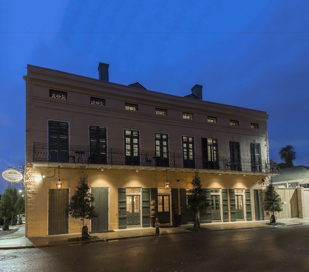 Royal Frenchmen Hotel And Bar 2/72