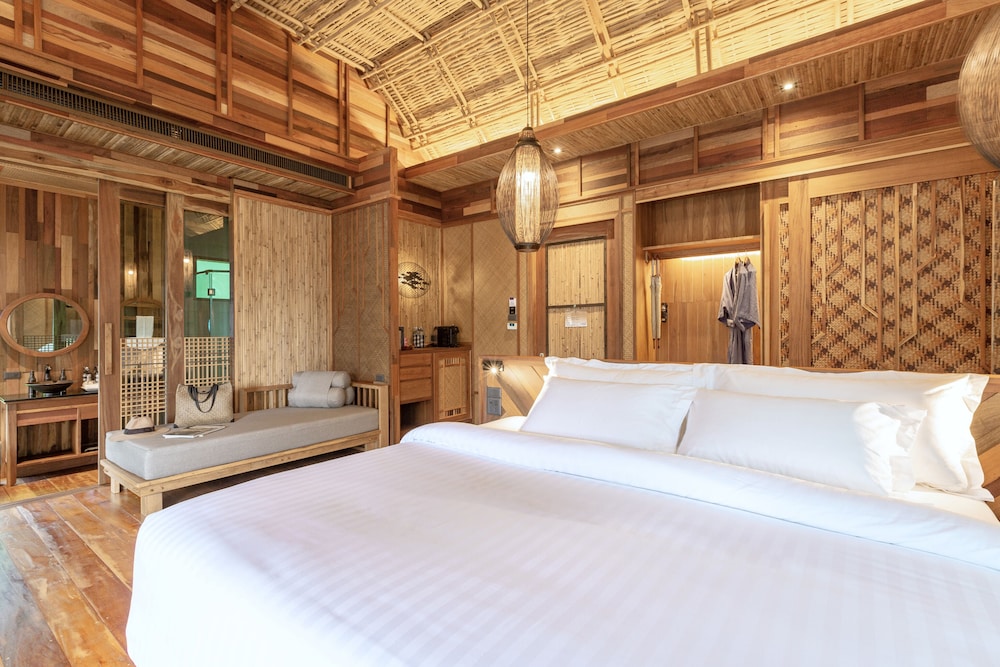 Jacuzzi Suite Water Villa