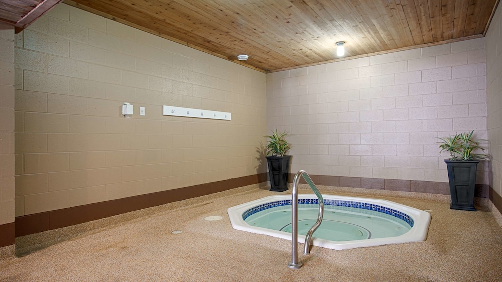 Surestay Plus Hotel By Best Western Salmon Arm 15/32