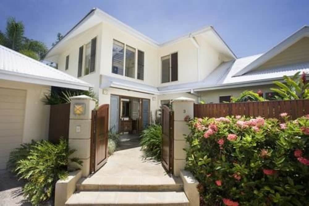 Paradise Links Resort Port Douglas 12/79