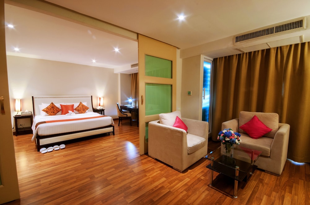 The Bless Hotel And Residence 60/80