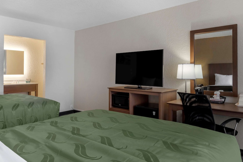 Quality Inn Saint Petersburg North - Tampa Bay 16/33