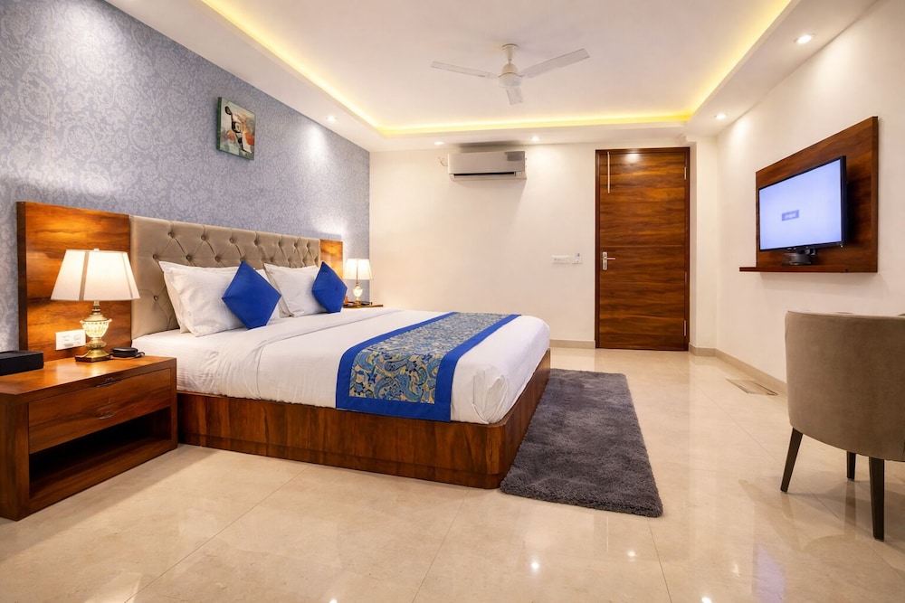 DELUXE, DOUBLE BED