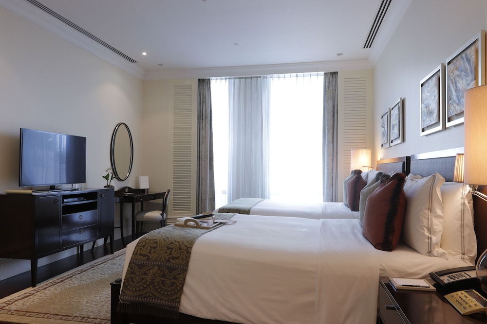 Raffles Makati 16/50