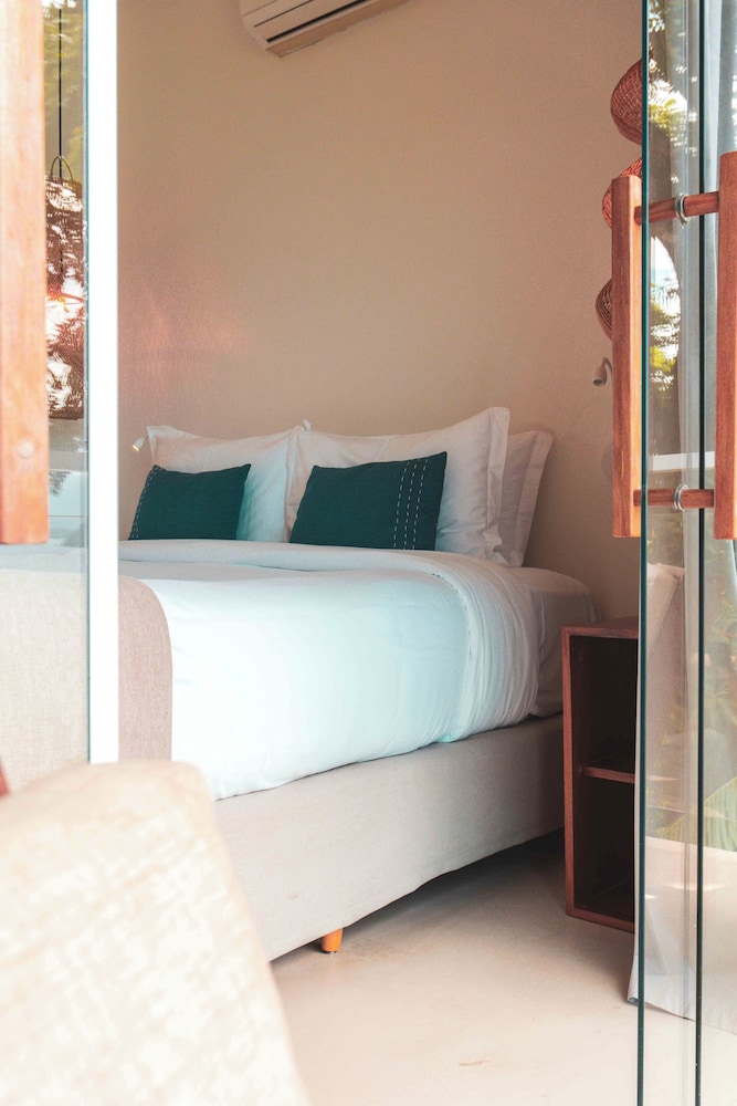 DELUXE, DOUBLE BED, SEA VIEW, JETTED TUB