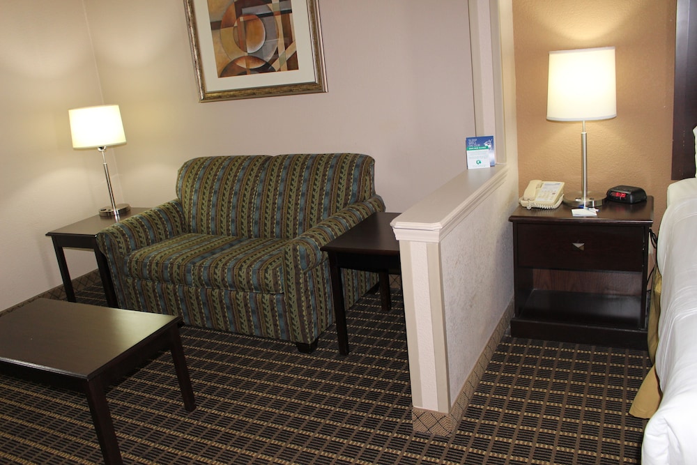 Holiday Inn Express & Suites Kansas City-Liberty (Hwy 152), an IHG Hotel 59/74