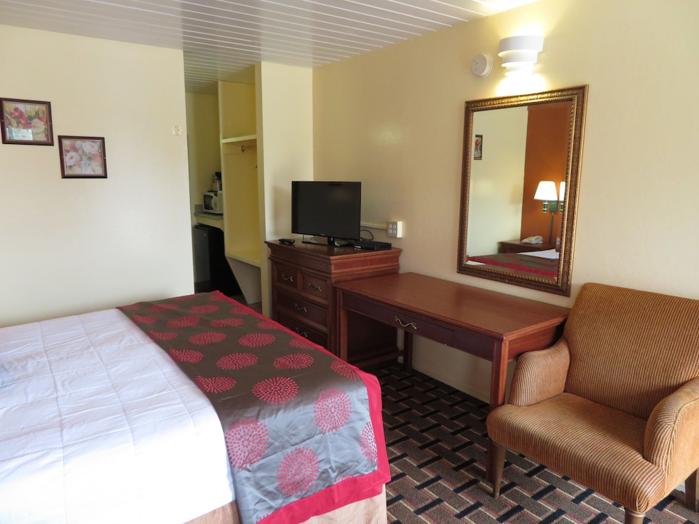 Royal Crest Inn Medford 16/28