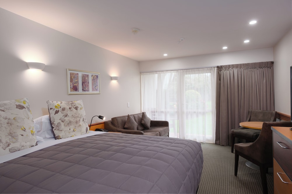 SUPERIOR, KING BED