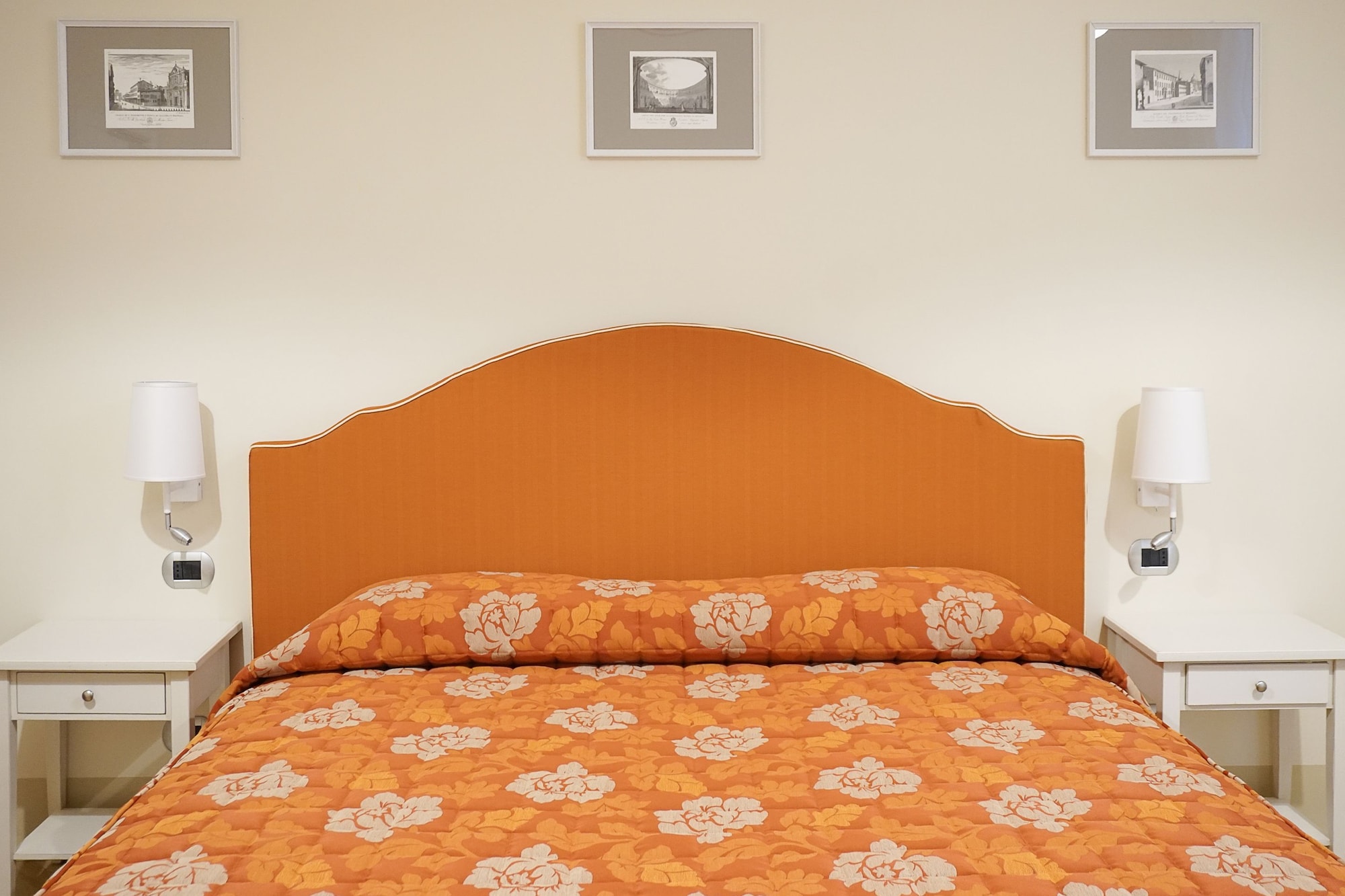 ROOM, DOUBLE BED
