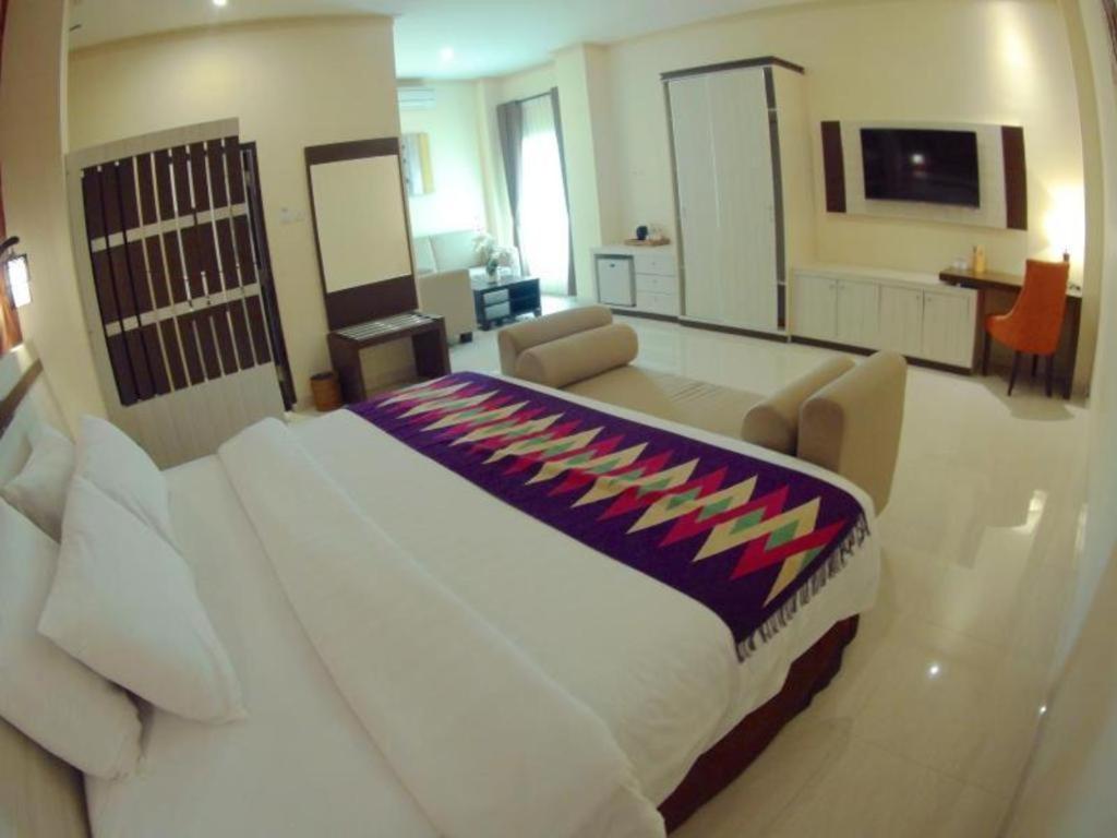 HOTEL PURI INDAH & CONVENTION 12/99
