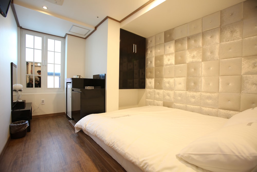 Myeongdong Mom House 12/46