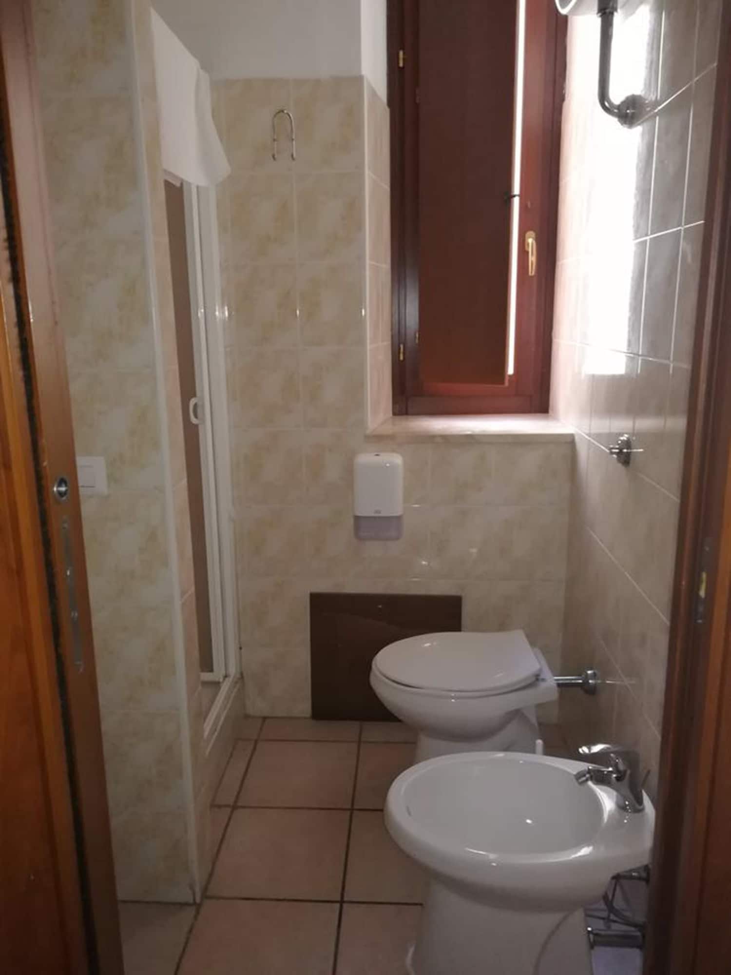 FEMALE DORM, FEMALE ONLY, ECONOMY