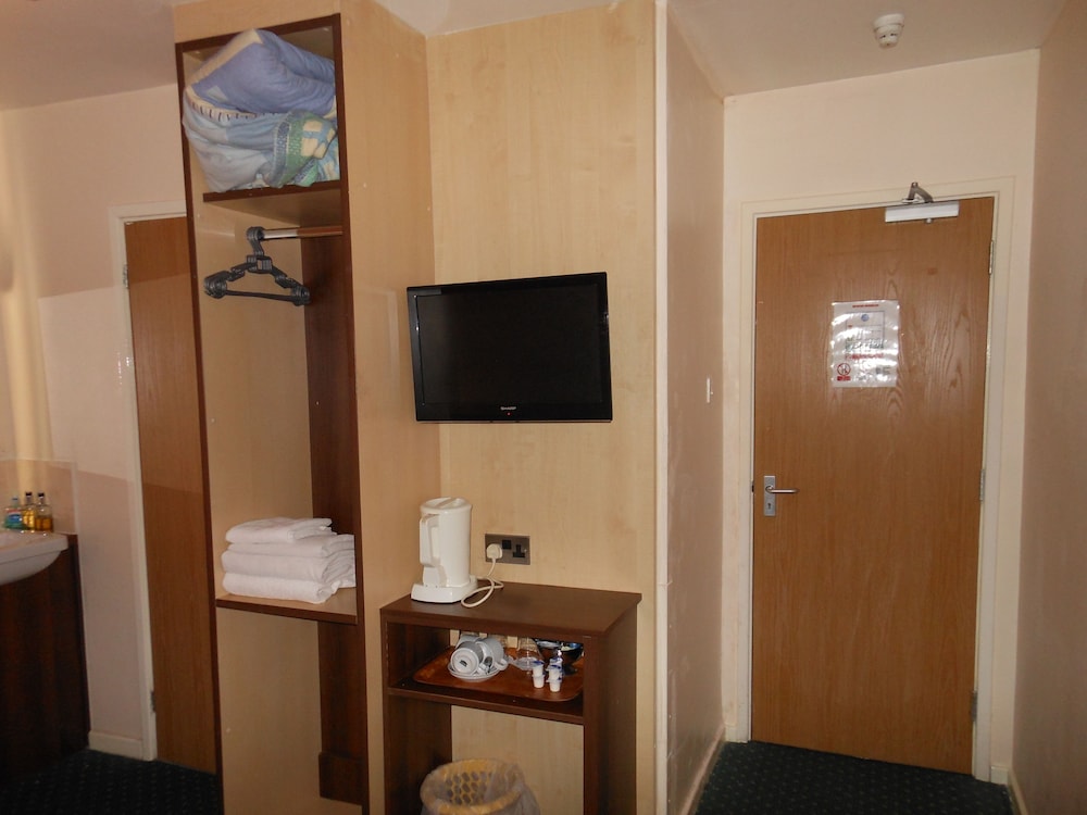 Gatwick Whitehouse Hotel 53/63