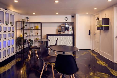 Capsule Hotel Montreal 26/28