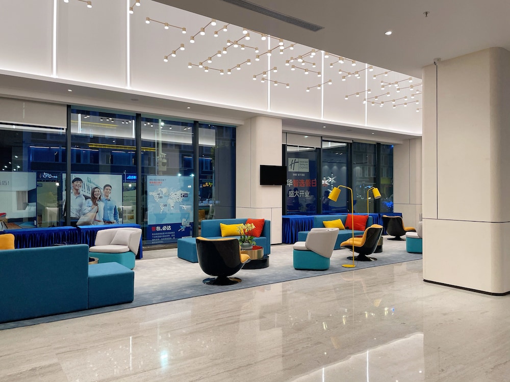 Holiday Inn Express Shenzhen Longhua 9/77