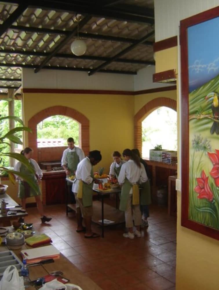 Guayabo Lodge 33/60