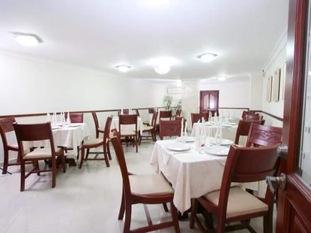 HOTEL INTERSUITES 19/21