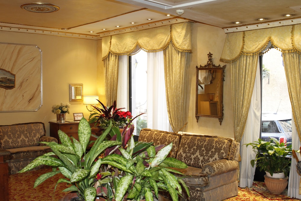 Hotel Eliseo 24/35